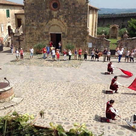 B&B In Piazza Monteriggioni Luaran gambar