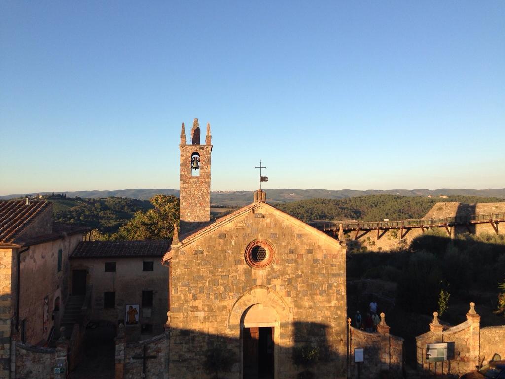 B&B In Piazza Monteriggioni Luaran gambar